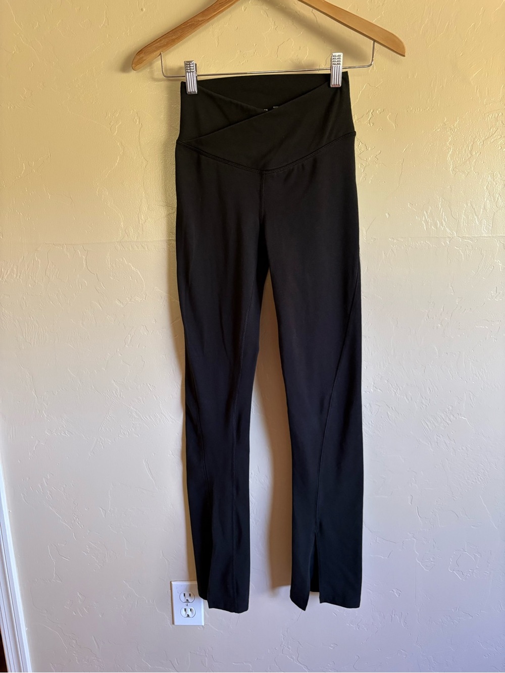Old Navy Active High Waisted Flare Slit Hem Black Leggings Yoga Pants Size XS
